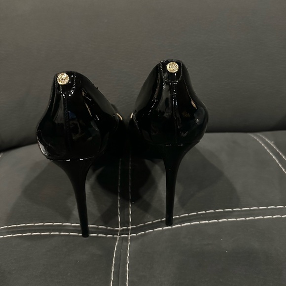 Black patent Michael Kors pumps size 8.5 US. 4.25 inch with platform. See pics. - Picture 2 of 4